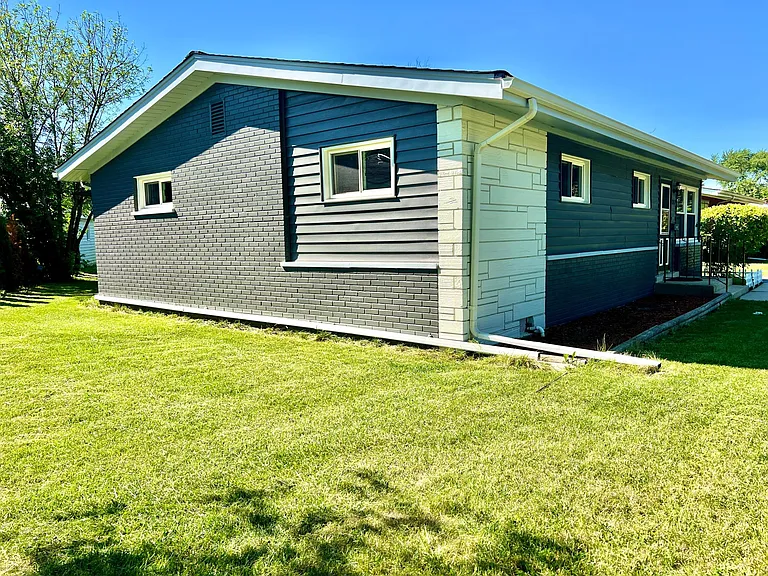 128 E Normandy Dr — Photo 3