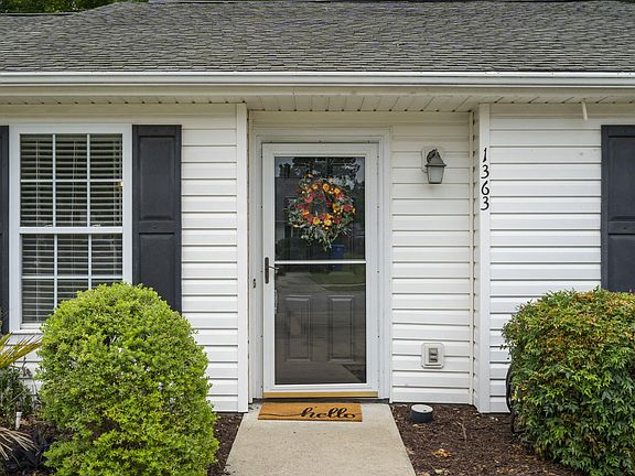 3rd image of 1363 Pinnacle Ln