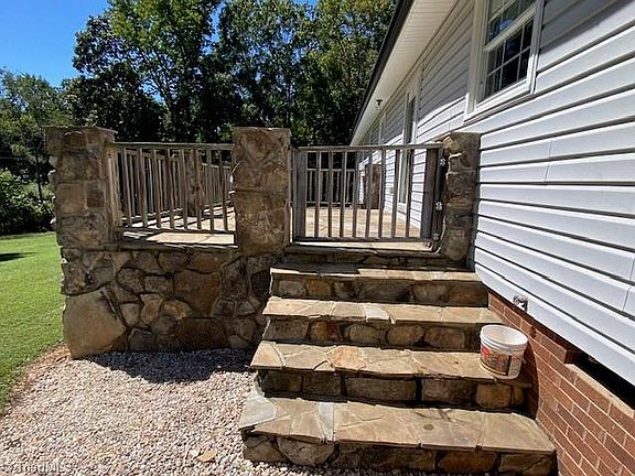 5th image of 149 Seeley Dr