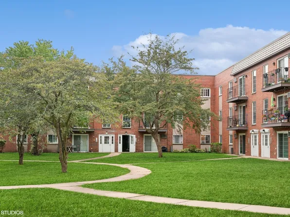129 W Elk Trl APT 128, Carol Stream, IL 60188