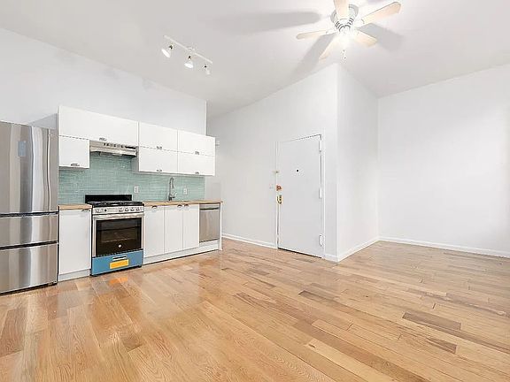 2nd image of 1253 Pacific St APT 3