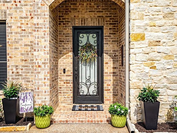 4th image of 2810 Spring Oaks Dr