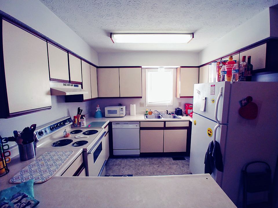 2nd image of 1737 N Lincoln St