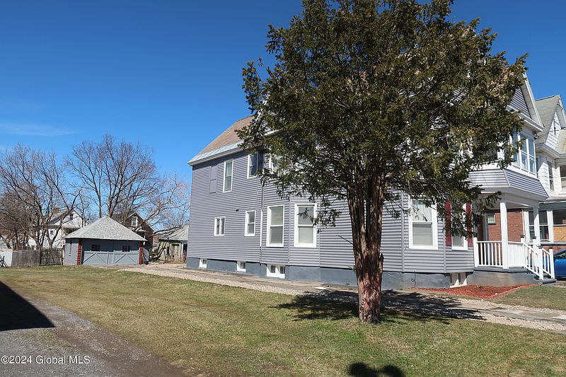3rd image of 1735 Avenue B