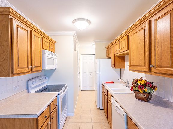 3rd image of 5517 Lakeside Dr APT 3E