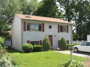 25 Mohawk St, Cumberland, RI 02864