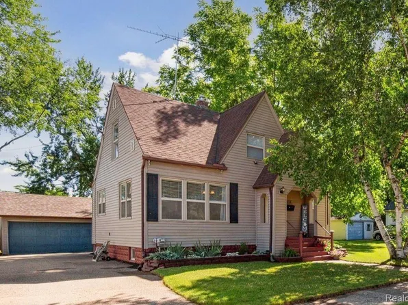 4235 Red Arrow Rd, Flint, MI 48507