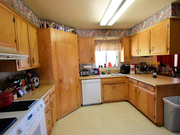 4th image of 17374 Aspen St