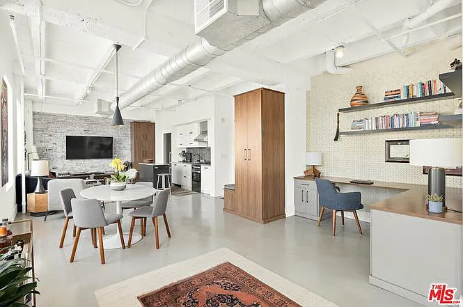 1 bed, 1005 sqft, $4,000 — Photo 1