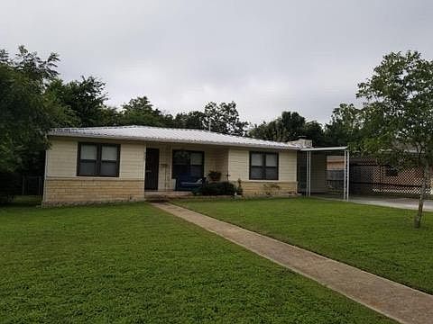1st image of 923 Pecan St