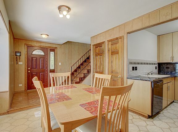 5th image of 690 E Woodfield Trl