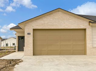 1104 SE 10th St, Newton, KS 67114