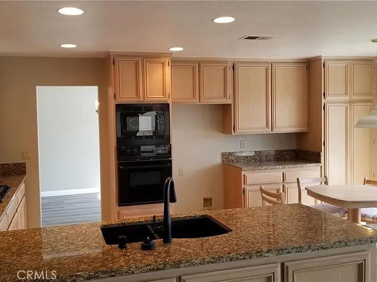 424 Dylan Dr — Photo 7
