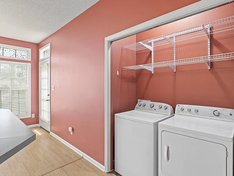 328 Glencoe Dr — Photo 12