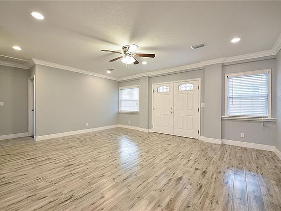 5th image of 3115 E Crystal Lake Ave