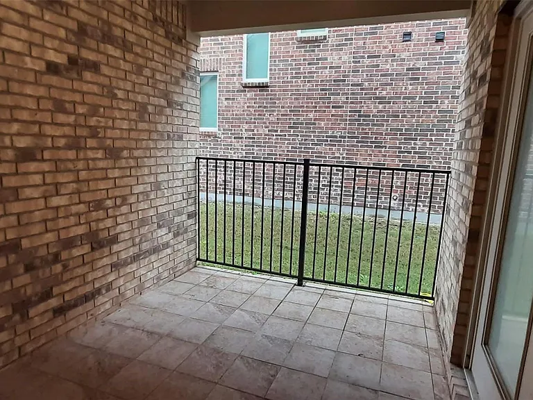 325 Kennewick Dr — Photo 19