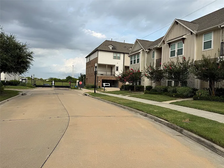 18225 Crystal Knoll Dr — Photo 11