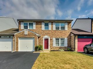 1437 Walnut Cir, Carol Stream, IL 60188