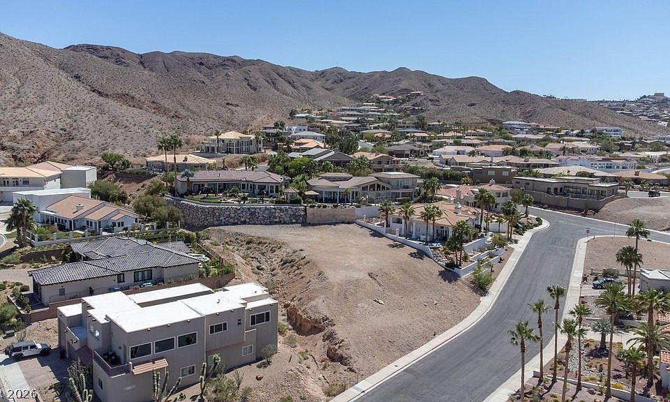 1st image of 929 Vista Lago Way