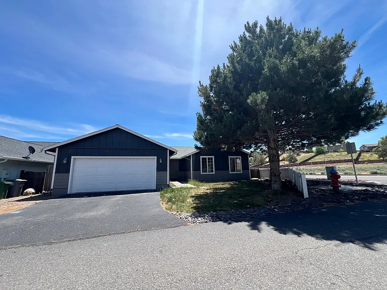 453 SE Ponderosa Dr — Photo 2