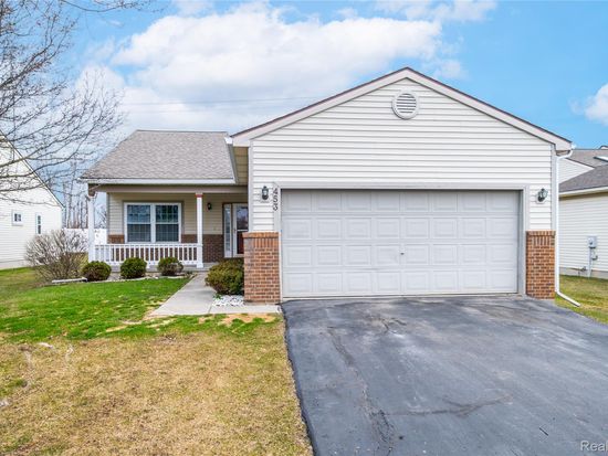 453 Pagels Ct, Grand Blanc, MI 48439