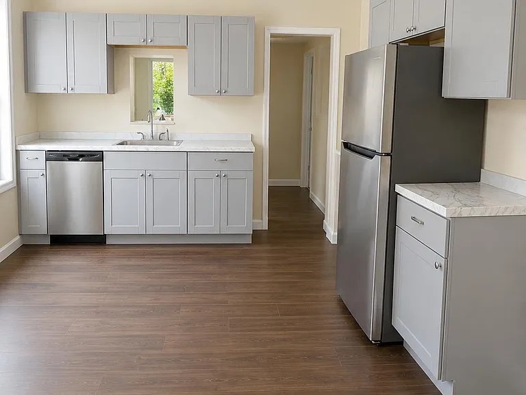116 Robertson Ave — Photo 3