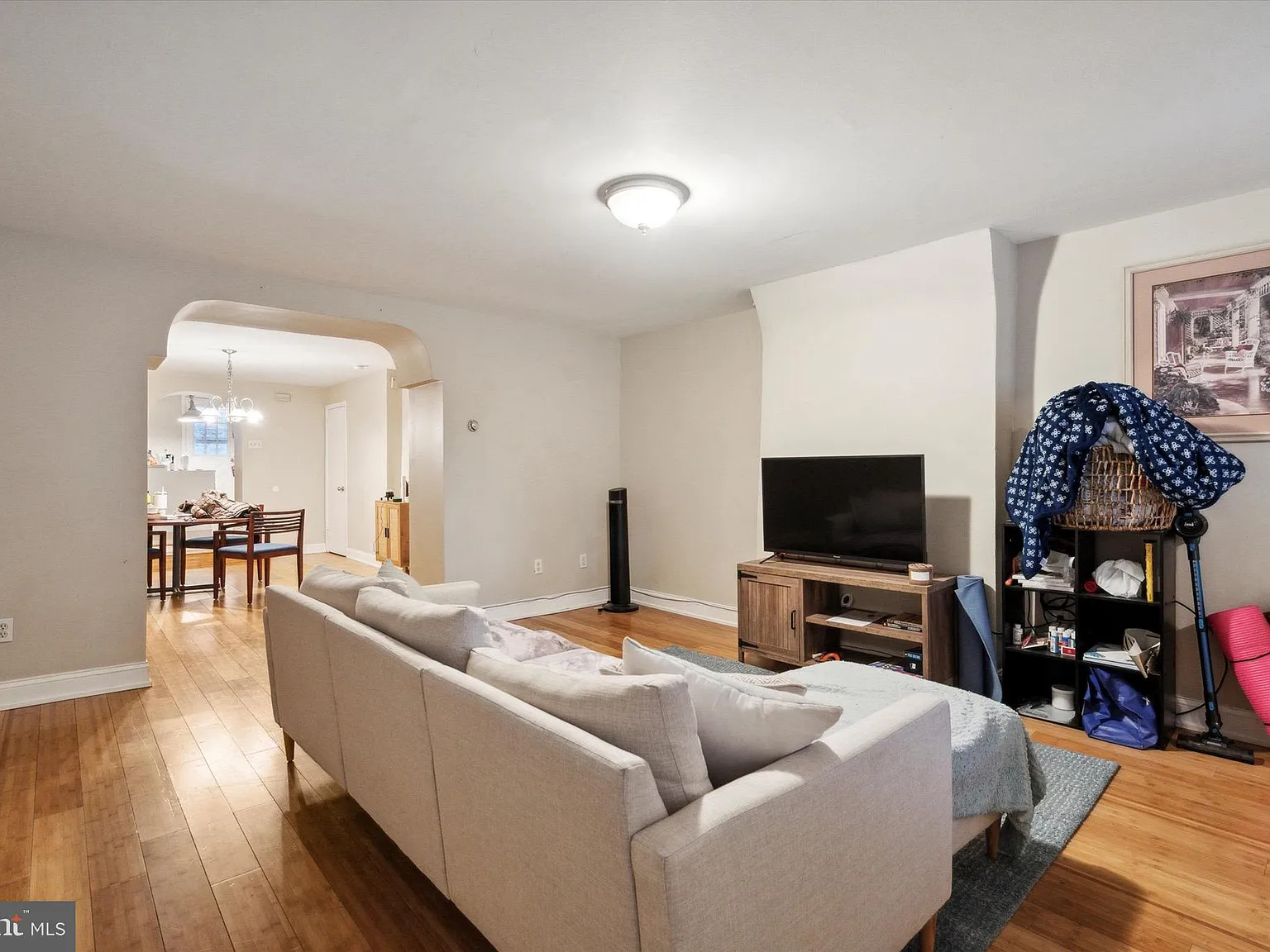 4 bed, 2.0 bath, 2030 sqft, $2,600 — Photo 4
