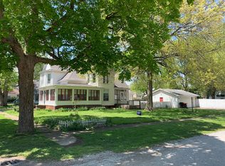 205 W Webster St, Clinton, IL 61727