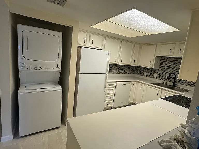 901 Country Club Dr SE — Photo 10