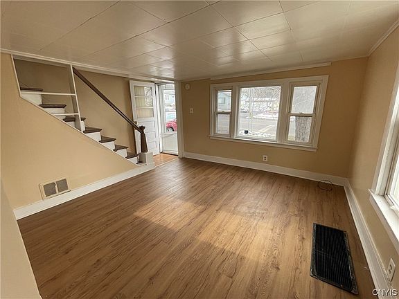 4th image of 147 Court St