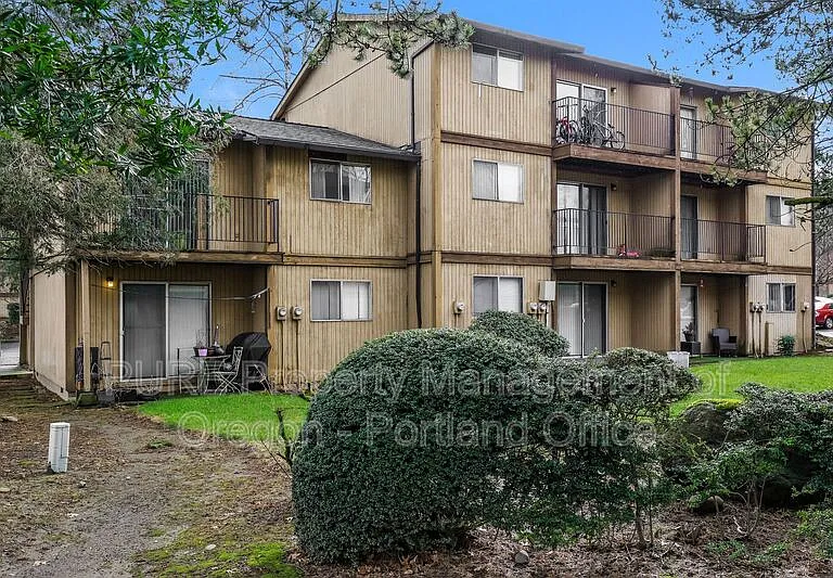 Parkway Garden — Photo 102