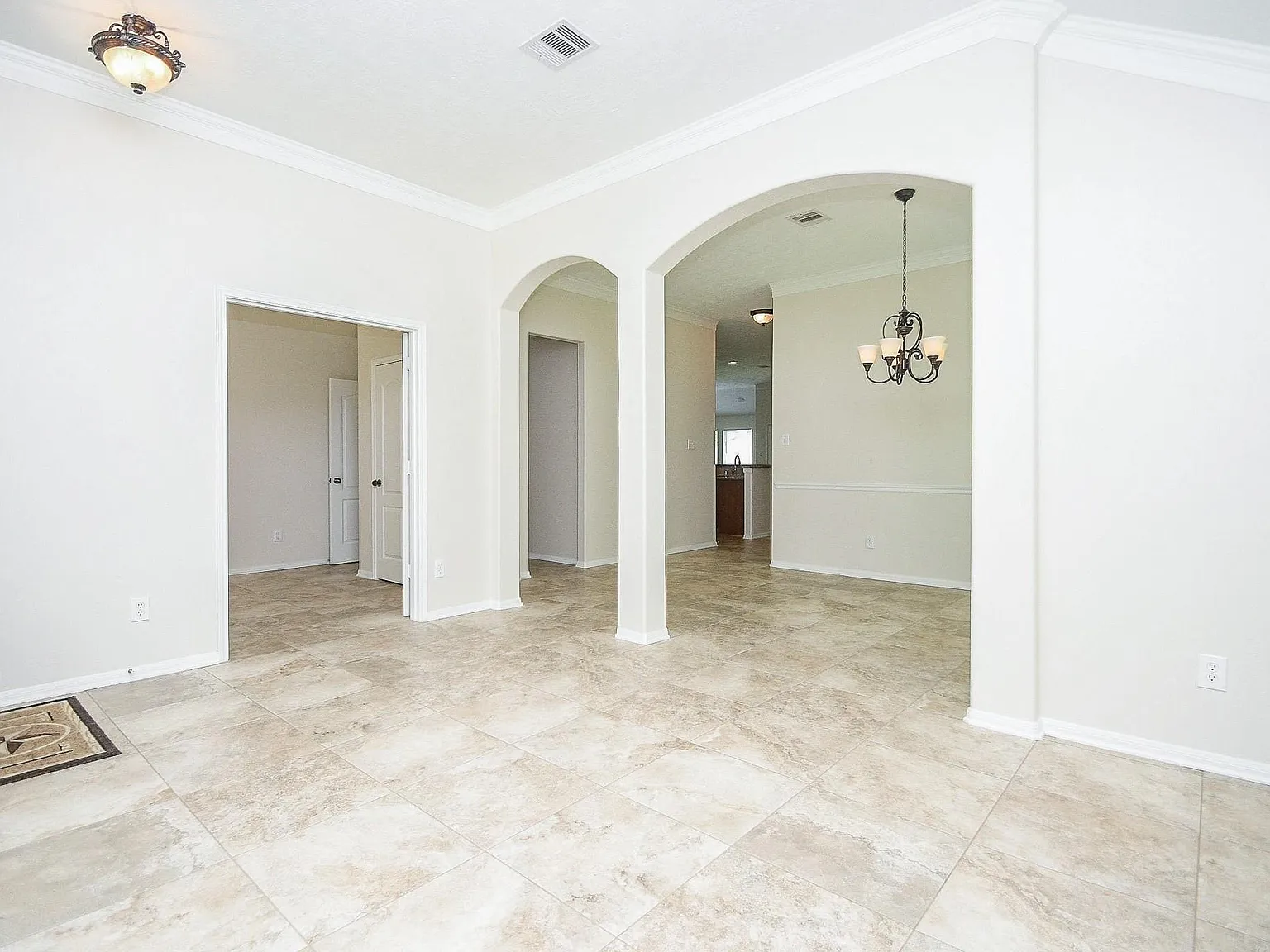4 bed, 2.0 bath, 2286 sqft, $2,690 — Photo 4