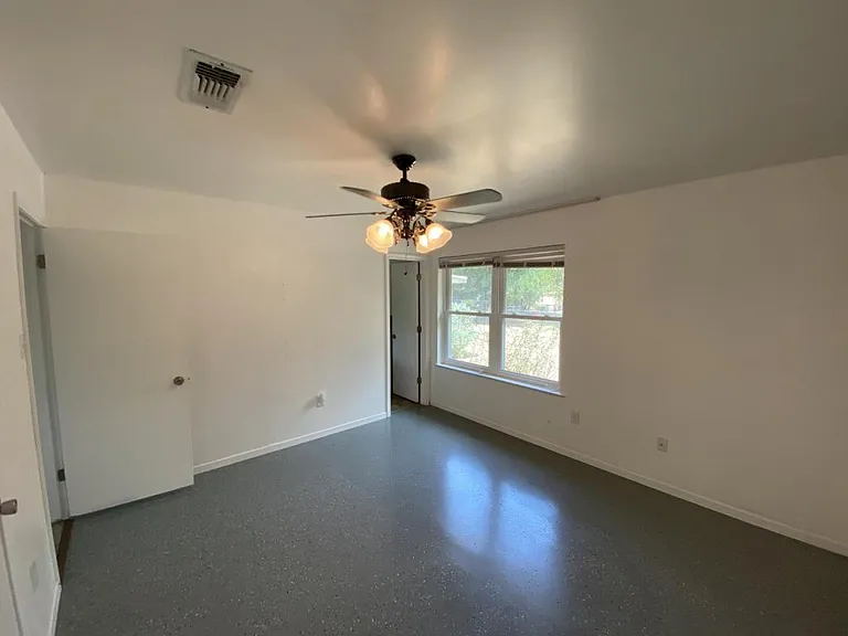 1122 Rhonda Lee St — Photo 15