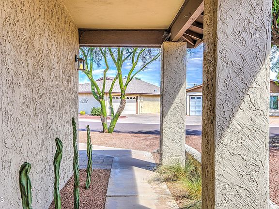 4th image of 830 N 86TH Place