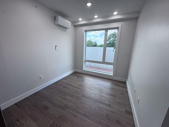 5th image of 40 Lembeck Ave #G3