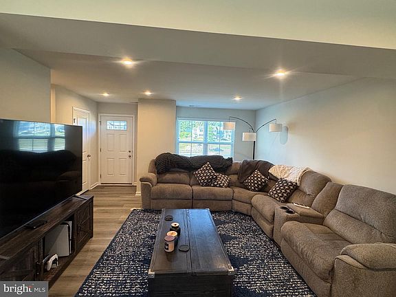 5th image of 12076 Geyer Ave