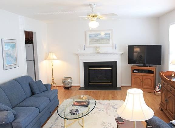 3rd image of 11805 Park Forest Ct