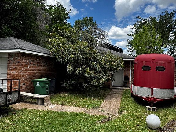 4th image of 8910 Carousel Ln