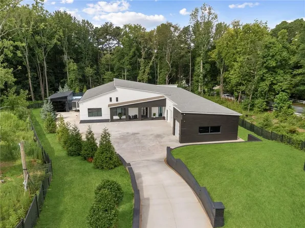 3240 Smithtown Rd, Suwanee, GA 30024