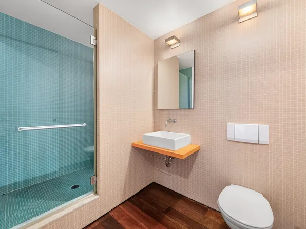 419 West Broadway image 17 of 17