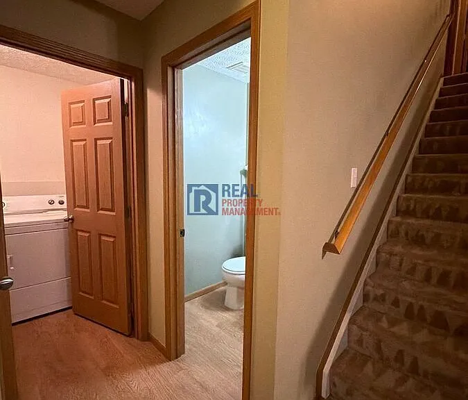 1381 Geranium Dr — Photo 3