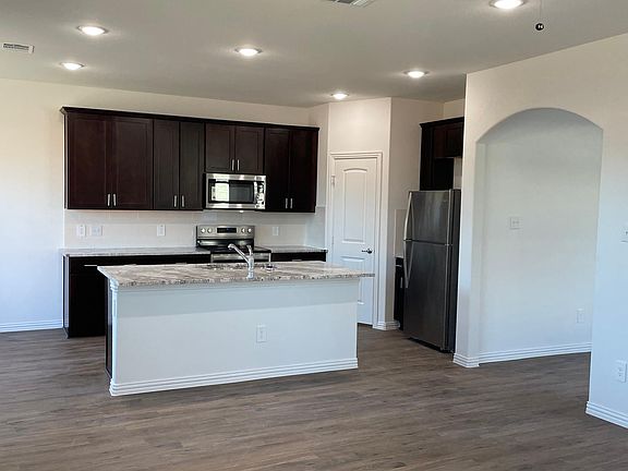 4th image of 640 Camden Dr
