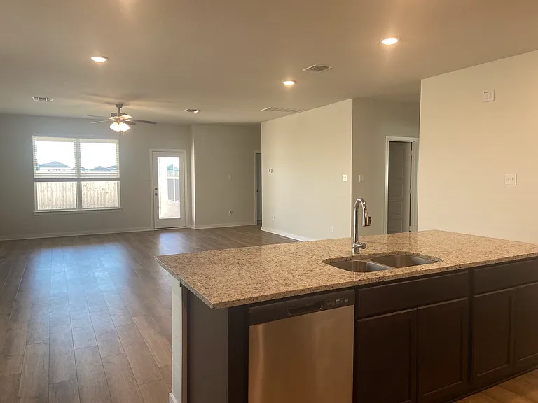 909 James Parker Cir — Photo 5