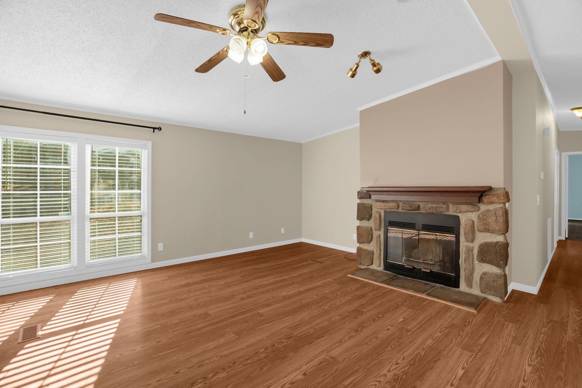 7-web-or-mls-1957 Mays Chapel Rd-7