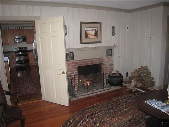 4th image of 166 Hollidge Hill Ln