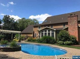 5 Navajo Ave, Ramsey, NJ 07446