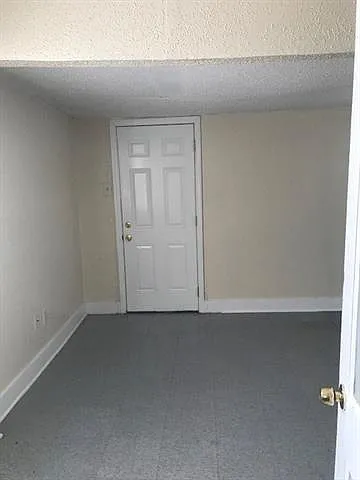 3 bed, 1.0 bath, 900 sqft, $1,185 — Photo 2