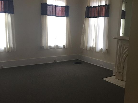 Living Room/Bedroom