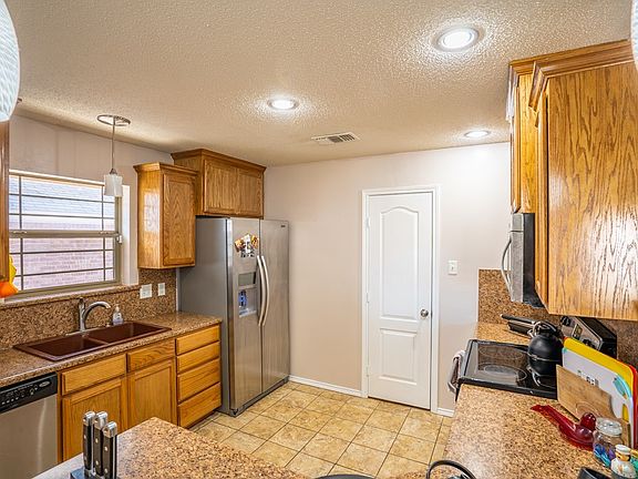 4th image of 2826 Selman Dr
