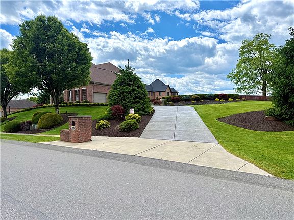 3rd image of 300 Pine Valley Dr